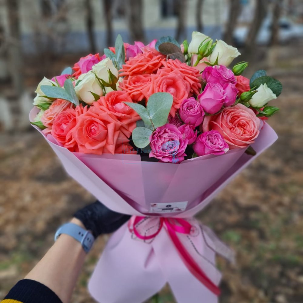 Букет цветов из: Розы